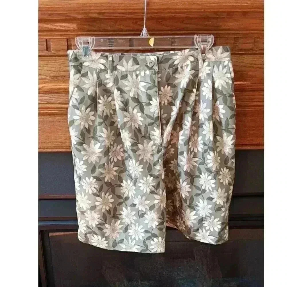KAREN SCOTT (8) Mom Bermuda Shorts Green Floral Pckts Soft Lt Wt